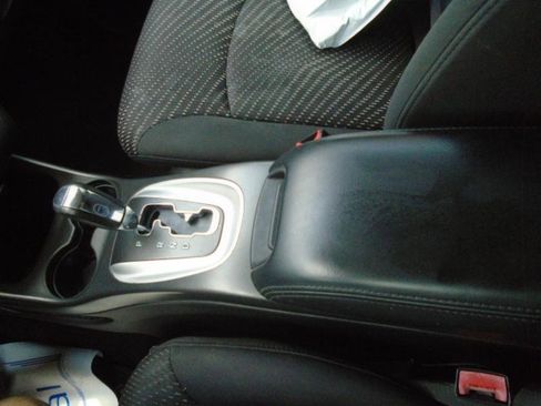 Used 2017 Dodge Journey SE w/ Flexible Seating Group image 23