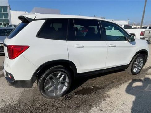 Used 2023 Honda Passport EX-L image 2