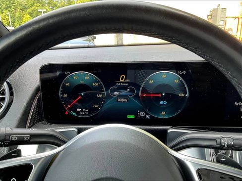 Used 2022 Mercedes-Benz EQB 300 4MATIC w/ Exclusive Package image 12