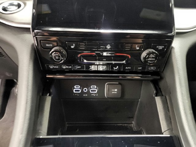 Used 2025 Jeep Grand Cherokee Limited RWD image 29