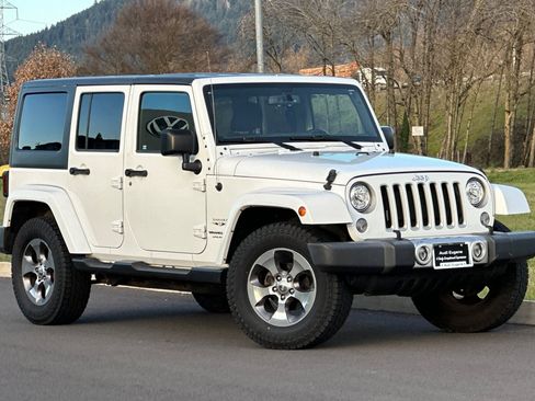 Used 2018 Jeep Wrangler Unlimited Sahara w/ Connectivity Group image 1