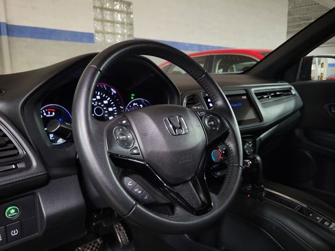 Used 2020 Honda HR-V Sport image 14