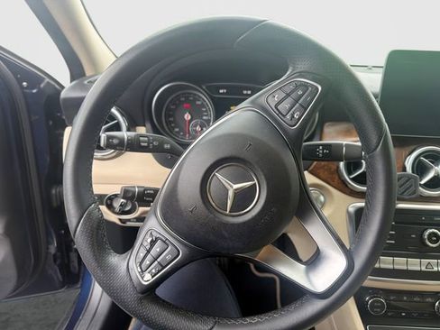 Used 2018 Mercedes-Benz GLA 250 4MATIC image 17