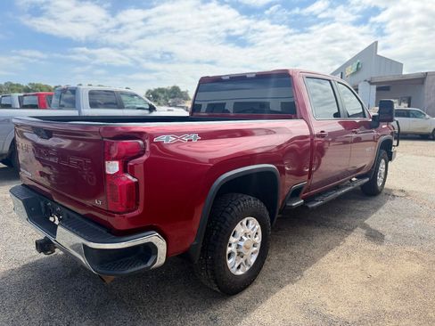 Used 2021 Chevrolet Silverado 2500 LT w/ Convenience Package AWD/4WD image 2