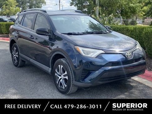 Used 2017 Toyota RAV4 LE FWD image 1