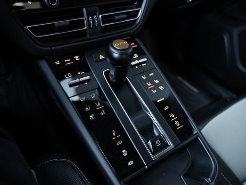 Used 2024 Porsche Macan GTS image 39