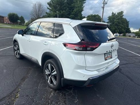 Used 2025 Nissan Rogue SL w/ SL Premium Package FWD image 14