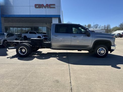 New 2026 Chevrolet Silverado 3500 LT w/ Convenience Package AWD/4WD image 2