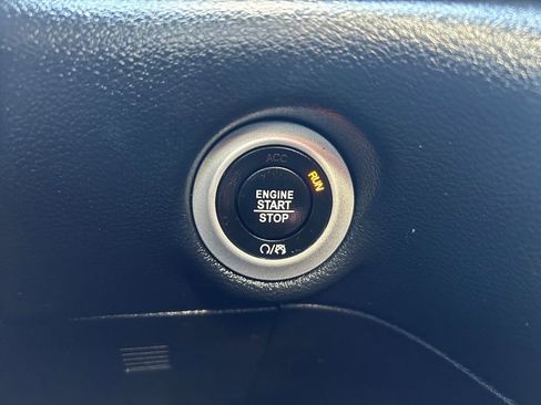 Used 2020 Chrysler Pacifica Touring-L Plus image 17