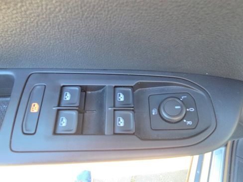 Used 2024 Volkswagen Taos SE image 29