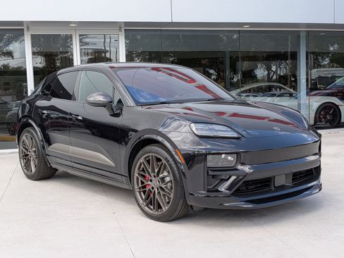 New 2026 Porsche Macan Turbo Electric AWD/4WD image 7