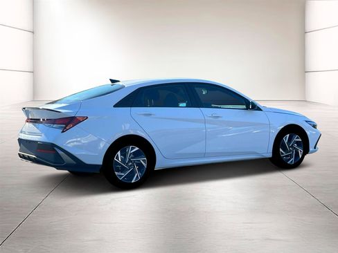 Certified 2025 Hyundai Elantra Sport image 8
