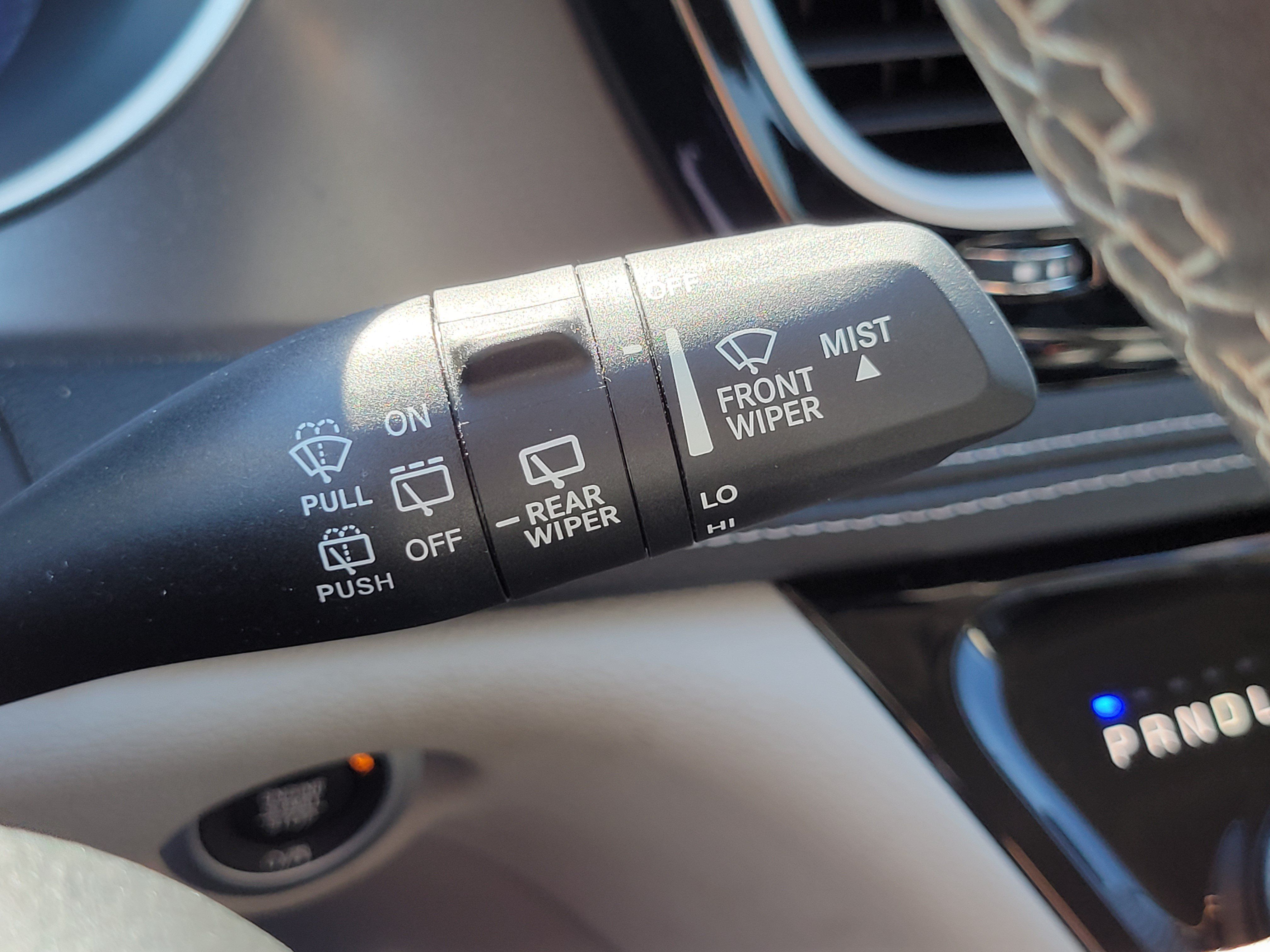 Used 2023 Chrysler Pacifica Touring-L FWD image 17