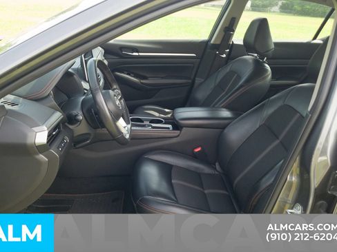 Used 2024 Nissan Altima 2.5 SR FWD image 6