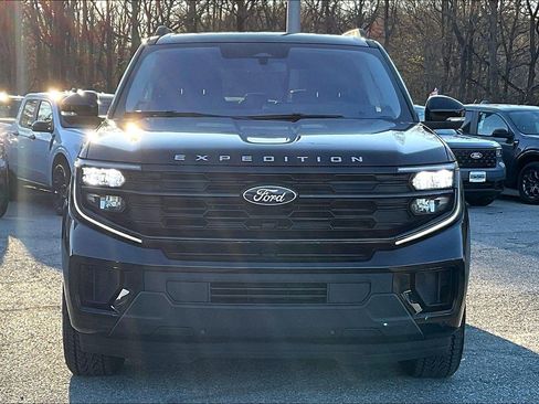 Used 2025 Ford Expedition Active image 2