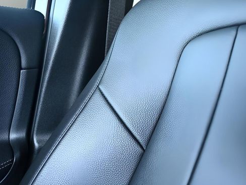 Used 2021 Mercedes-Benz GLB 250 4MATIC w/ Premium Package image 19