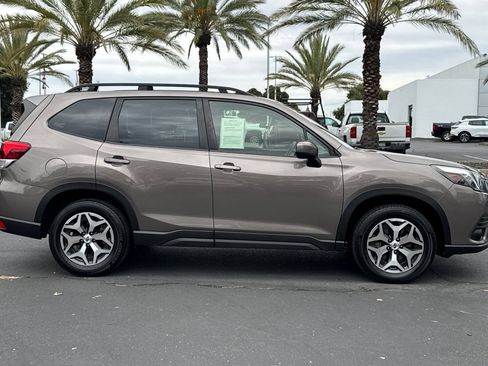 Used 2023 Subaru Forester Premium AWD/4WD image 2