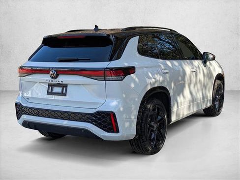 New 2026 Volkswagen Tiguan SE R-Line FWD image 2