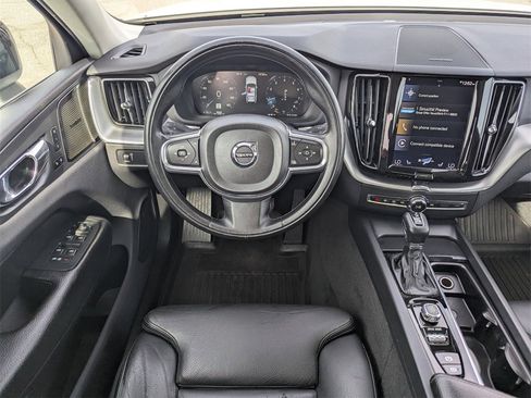 Used 2019 Volvo XC60 T5 Momentum w/ Multimedia Package image 16