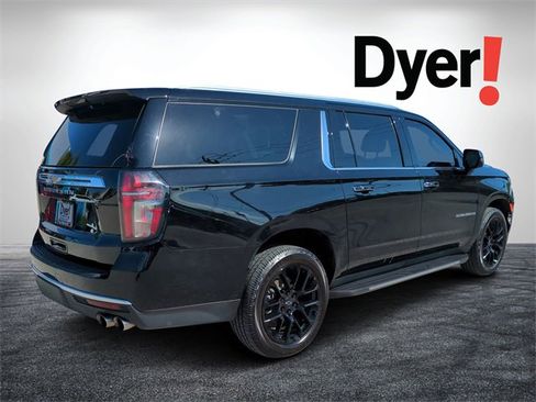 Certified 2022 Chevrolet Suburban High Country image 3