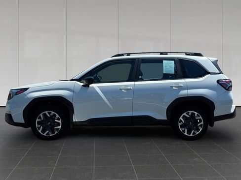 Used 2025 Subaru Forester AWD/4WD image 2