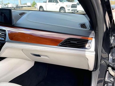 Used 2020 BMW M550i xDrive w/ Executive Package image 23