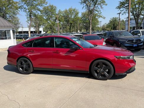 Used 2025 Honda Accord Sport image 3
