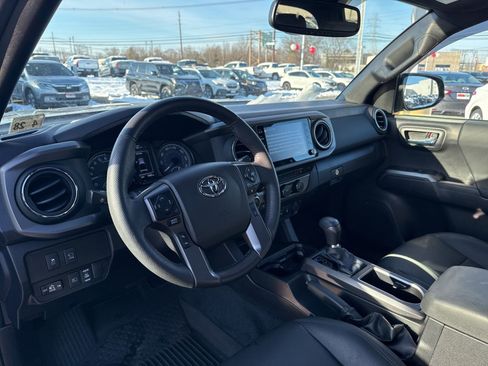Used 2023 Toyota Tacoma TRD Off-Road image 12