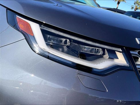 Used 2025 Land Rover Discovery S image 30