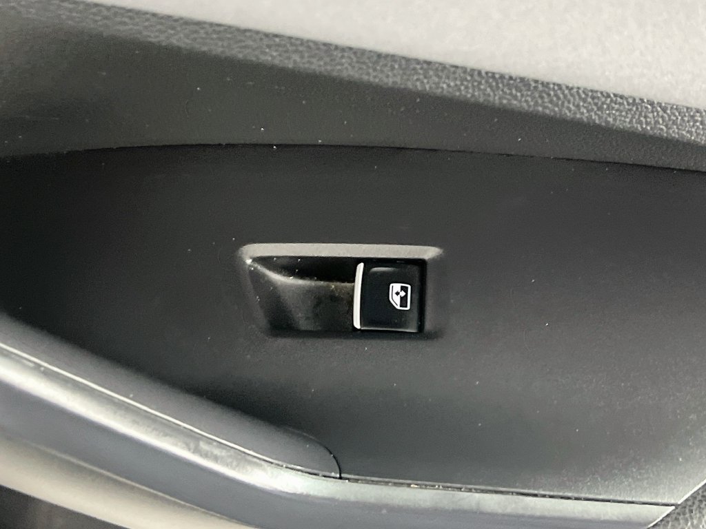 Used 2025 Volkswagen Jetta SE FWD image 30