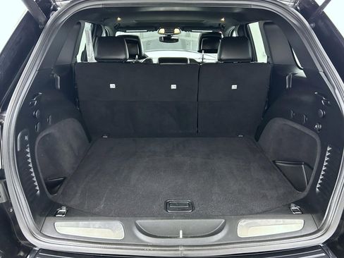 Used 2018 Jeep Grand Cherokee Limited image 21