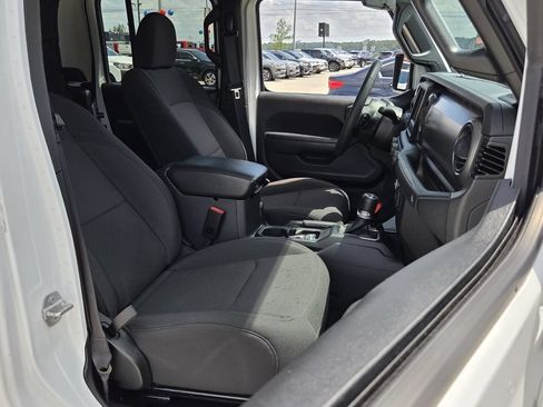Used 2023 Jeep Gladiator Sport AWD/4WD image 18