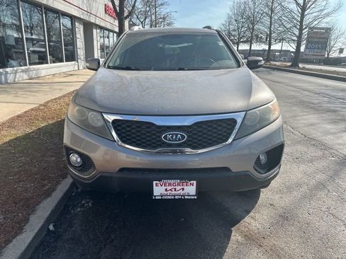 Used 2011 Kia Sorento LX w/ Convenience Pkg image 2