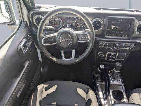 Used 2023 Jeep Wrangler Unlimited Sahara AWD/4WD image 15