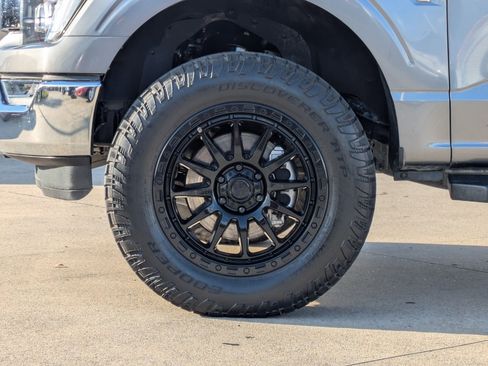 Used 2023 Ford F150 Lariat w/ Trailer Tow Package image 12