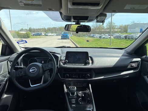 Used 2024 Nissan Rogue S image 5