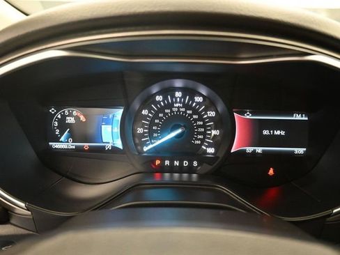 Used 2019 Ford Fusion SE image 12