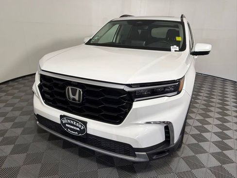 Used 2025 Honda Pilot Elite image 2
