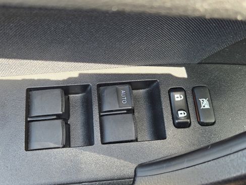 Used 2018 Toyota Corolla LE FWD image 26