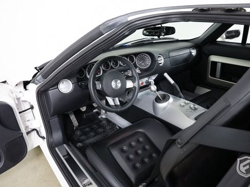 Used 2005 Ford GT image 20
