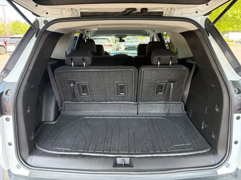 Used 2021 Chevrolet Traverse LS w/ LPO, Floor Liner Package FWD image 18