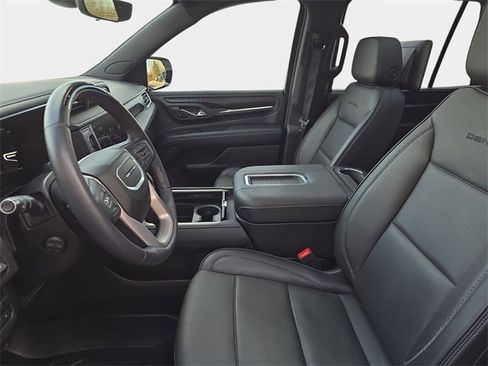 Used 2024 GMC Yukon Denali w/ Advanced Technology Package image 19