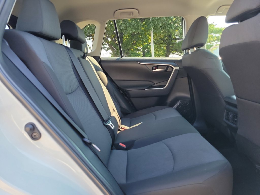 Used 2025 Toyota RAV4 XLE AWD/4WD image 28