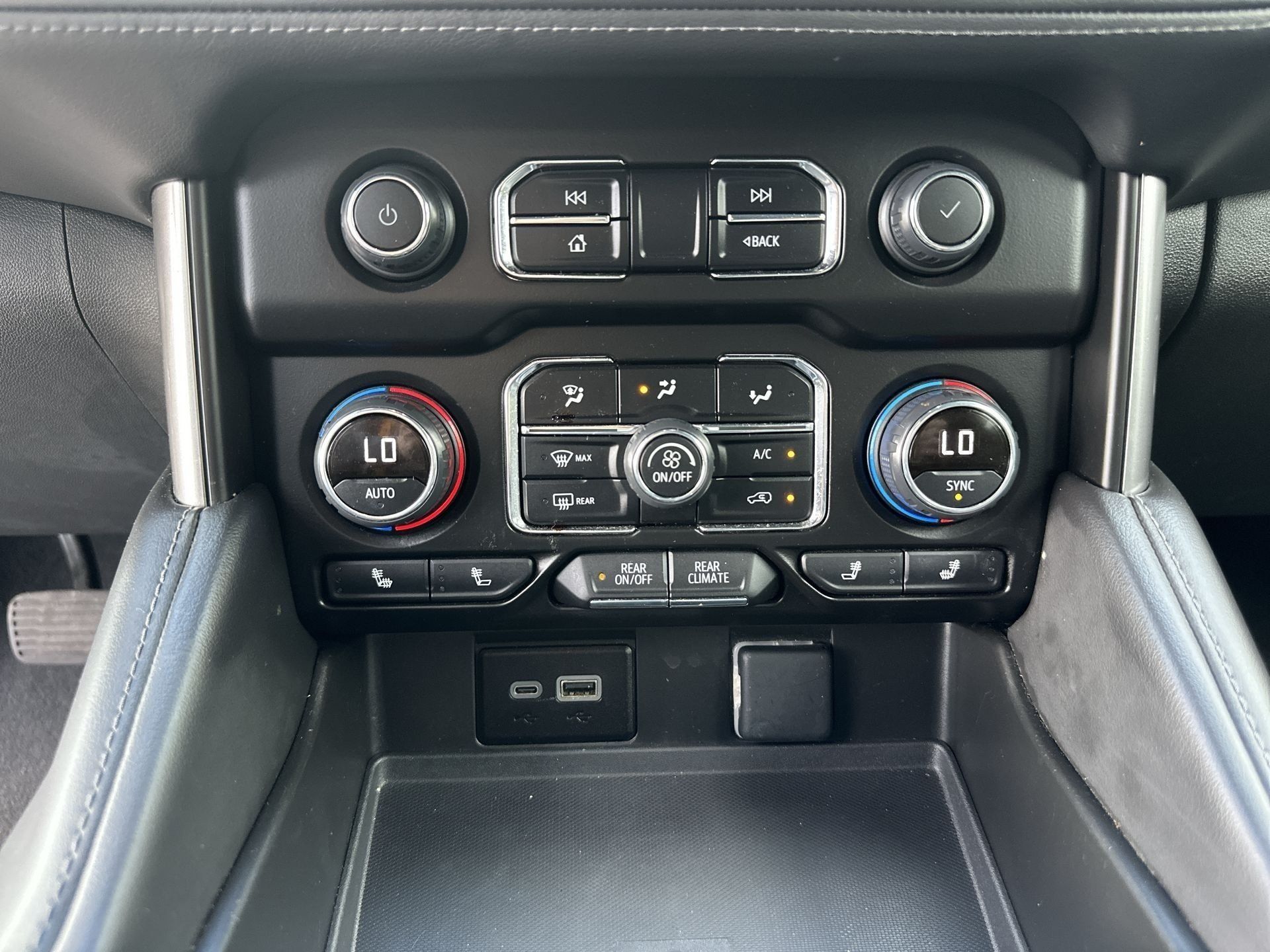 Certified 2024 Chevrolet Suburban LT AWD/4WD image 34