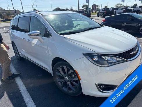Used 2017 Chrysler Pacifica Limited FWD image 10