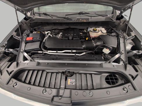 Used 2024 Chevrolet Silverado 1500 LT AWD/4WD image 8