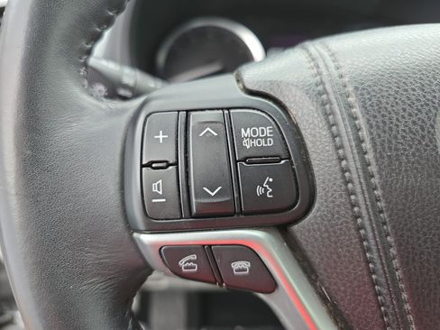 Used 2015 Toyota Highlander XLE FWD image 18