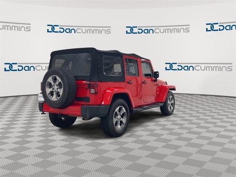 Used 2017 Jeep Wrangler Unlimited Sahara w/ Connectivity Group image 8
