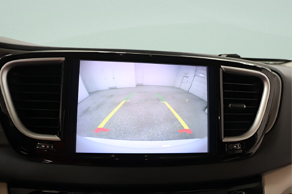 Used 2024 Chrysler Pacifica Touring-L FWD image 12