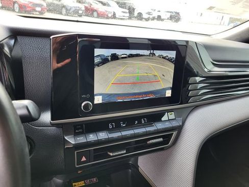 Used 2025 Toyota Camry SE image 7